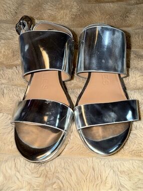 🪩AEROSOLES Camera Shiny Silver Double-Band Sandal🪩